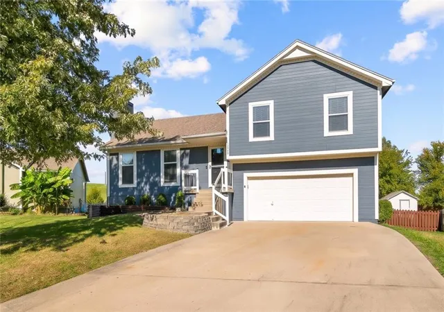 Single family home for sale at 1122 E Frontier Dr, Olathe, KS 66062 | MLS# 2648941