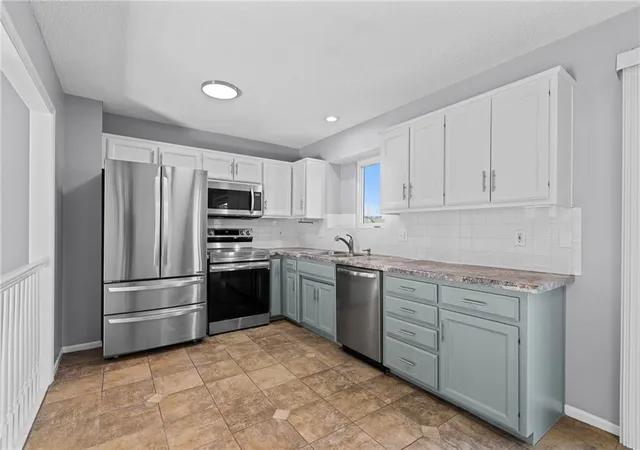 Photo 4 of Single family home for sale at 1122 E Frontier Dr, Olathe, KS 66062 | MLS# 2648941 | Listing updated on 2026-10-29