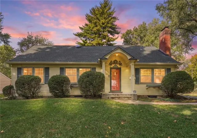 Single family home for sale at 8816 Sleepy Holw Rd, Kansas City, MO 64114 | MLS# 2648952
