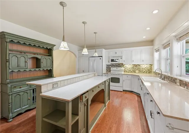 Photo 2 of Single family home for sale at 8816 Sleepy Holw Rd, Kansas City, MO 64114 | MLS# 2648952 | Listing updated on 2026-10-30