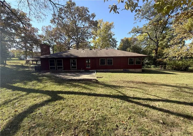 Photo 3 of Single family home for sale at 1205 Sunset St, Chillicothe, MO 64601 | MLS# 2648961 | Listing updated on 2026-10-27