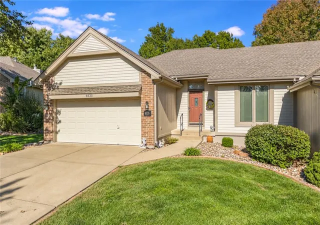 Photo 3 of Single family home for sale at 8535 Chatham Cir, Kansas City, MO 64154 | MLS# 2648963 | Listing updated on 2026-10-27