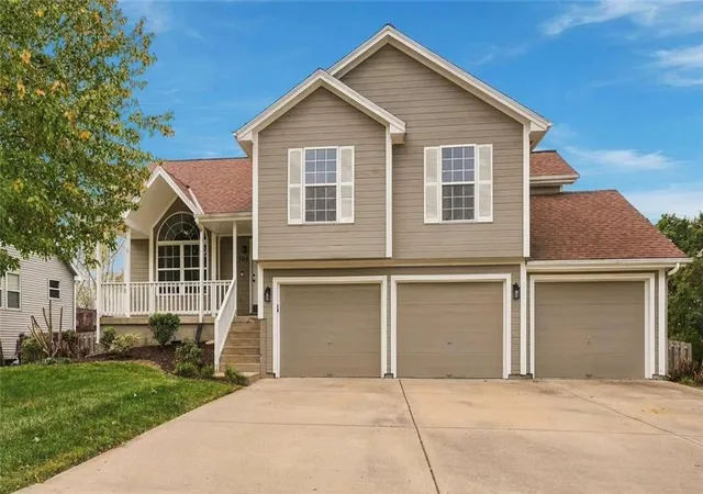 Single family home for sale at 5300 N Jefferson St, Kansas City, MO 64118 | MLS# 2648966