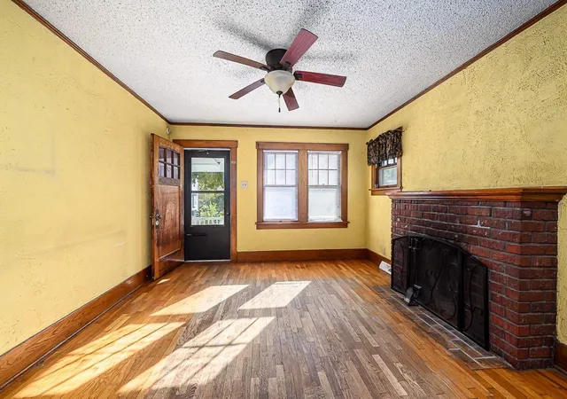 Photo 3 of Sale Pending at 735 SW Lindenwood Ave, Topeka, KS 66606 | MLS# 2648970 | Listing updated on 2026-10-29