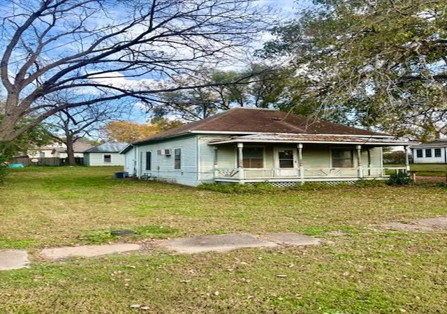 Photo 1 of Single family home for sale at 905 Union St, Oskaloosa, KS 66066 | MLS# 2648974 | Listing updated on 2026-10-29