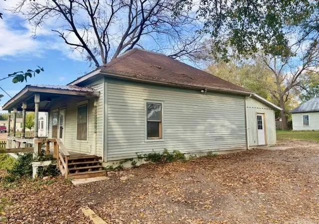 Photo 1 of Single family home for sale at 905 Union St, Oskaloosa, KS 66066 | MLS# 2648974 | Listing updated on 2026-10-29