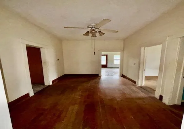 Photo 4 of Single family home for sale at 905 Union St, Oskaloosa, KS 66066 | MLS# 2648974 | Listing updated on 2026-10-29