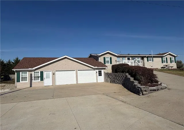 Photo 4 of Single family home for sale at 16150 Eisenhower Rd, Leavenworth, KS 66048 | MLS# 2648977 | Listing updated on 2026-10-27
