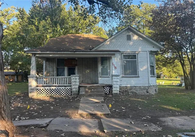 Photo 1 of Single family home for sale at 118 S 29th Street, Parsons, KS 67357 | MLS# 2648988 | Listing updated on 2026-10-28