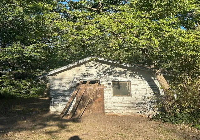 Photo 3 of Single family home for sale at 118 S 29th Street, Parsons, KS 67357 | MLS# 2648988 | Listing updated on 2026-10-28