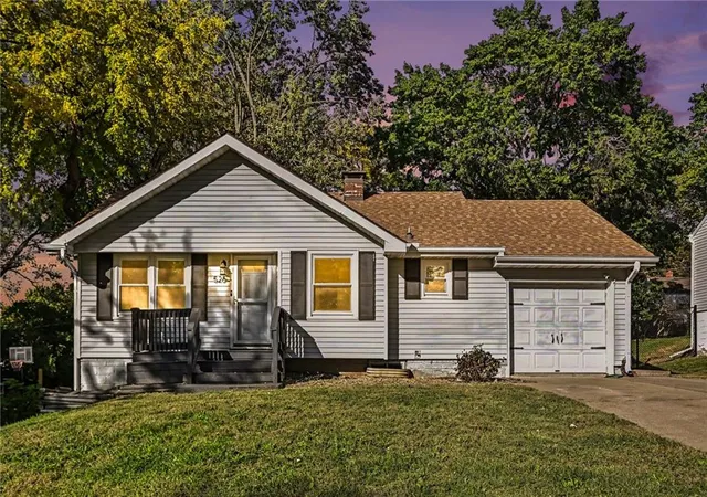 Single family home for sale at 526 NE 43rd Street, Kansas City, MO 64116 | MLS# 2648991