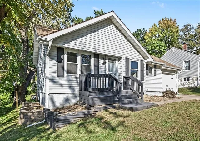 Photo 2 of Single family home for sale at 526 NE 43rd Street, Kansas City, MO 64116 | MLS# 2648991 | Listing updated on 2026-10-29