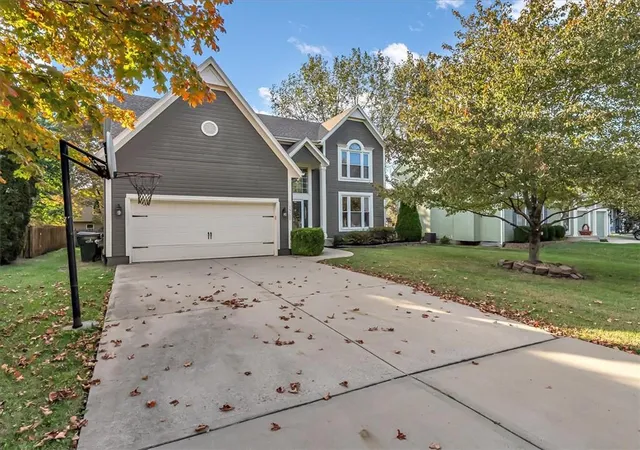 Photo 2 of Single family home for sale at 15700 S Apache St, Olathe, KS 66062 | MLS# 2648992 | Listing updated on 2026-10-29