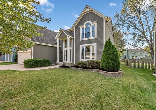 Photo 1 of Single family home for sale at 15700 S Apache St, Olathe, KS 66062 | MLS# 2648992 | Listing updated on 2026-10-29