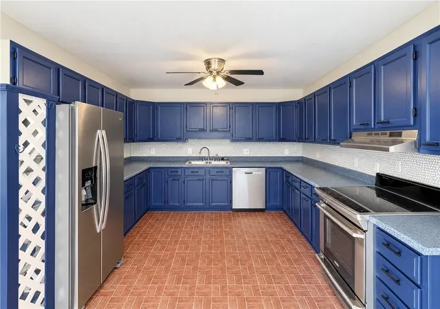 Photo 1 of Single family home for sale at 4 Sunset Dr, Lexington, MO 64067 | MLS# 2648993 | Listing updated on 2026-10-27