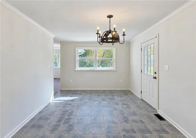 Photo 2 of Single family home for sale at 4 Sunset Dr, Lexington, MO 64067 | MLS# 2648993 | Listing updated on 2026-10-27