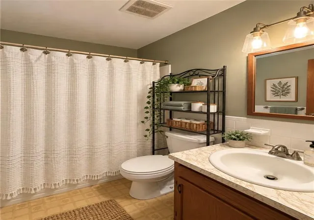 Photo 4 of Single family home for sale at 15400 37th Terrace S, Independence, MO 64055 | MLS# 2649003 | Listing updated on 2026-10-27