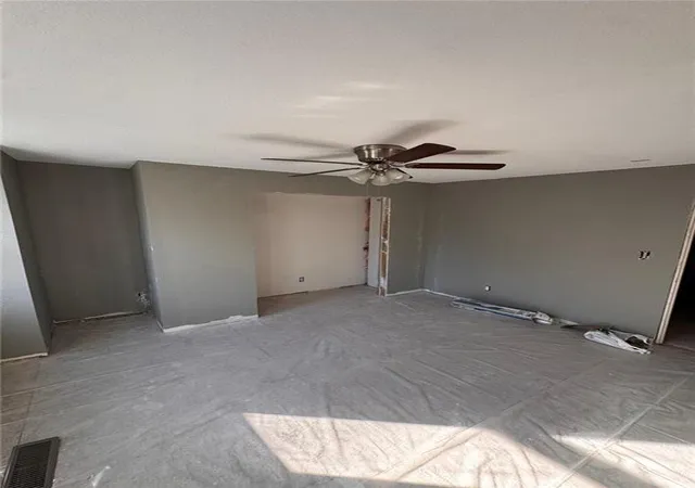 Photo 3 of Single family home for sale at 4924 Agnes Ave, Kansas City, MO 64130 | MLS# 2649006 | Listing updated on 2026-10-28
