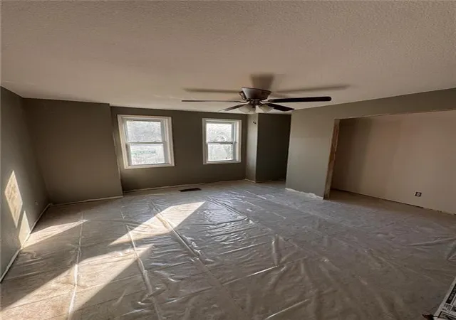 Photo 3 of Single family home for sale at 4924 Agnes Ave, Kansas City, MO 64130 | MLS# 2649006 | Listing updated on 2026-10-28