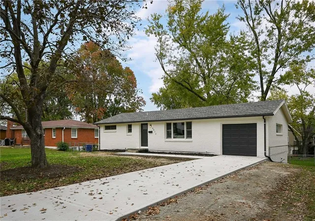 Single family home for sale at 6813 N Tracy Ave, Gladstone, MO 64118 | MLS# 2649016