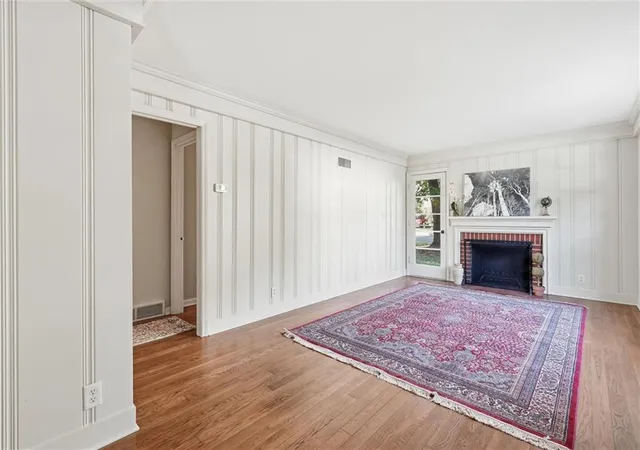 Photo 4 of Single family home for sale at 8001 Summit St, Kansas City, MO 64114 | MLS# 2649019 | Listing updated on 2026-10-29