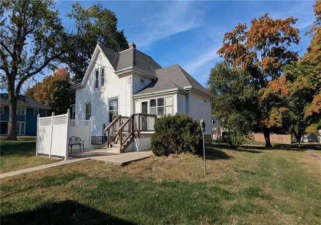Photo 2 of Single family home for sale at 511 North 6th St, Hiawatha, KS 66434 | MLS# 2649029 | Listing updated on 2026-10-29