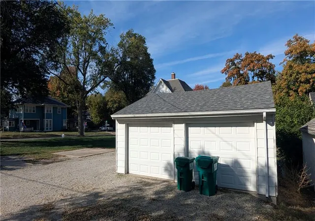 Photo 3 of Single family home for sale at 511 North 6th St, Hiawatha, KS 66434 | MLS# 2649029 | Listing updated on 2026-10-29