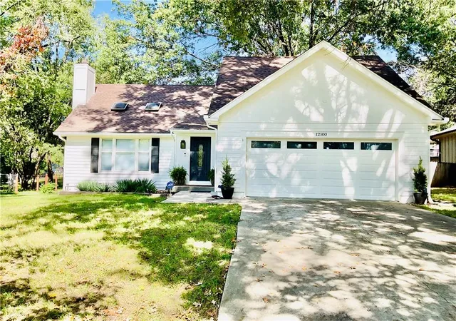 Single family home for sale at 12100 59 Street, Kansas City, MO 64133 | MLS# 2649043