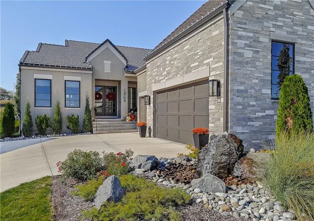 Photo 1 of Single family home for sale at 13704 Pembroke Ln, Overland Park, KS 66224 | MLS# 2649044 | Listing updated on 2026-10-29