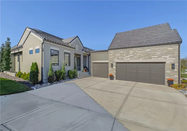 Photo 2 of House for sale at 13704 Pembroke Ln, Overland Park, KS 66224 | MLS# 2649044 | Listing updated on 2026-10-29
