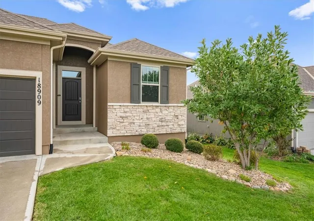 Photo 1 of Single family home for sale at 18909 Corbin St, Spring Hill, KS 66083 | MLS# 2649046 | Listing updated on 2026-10-29