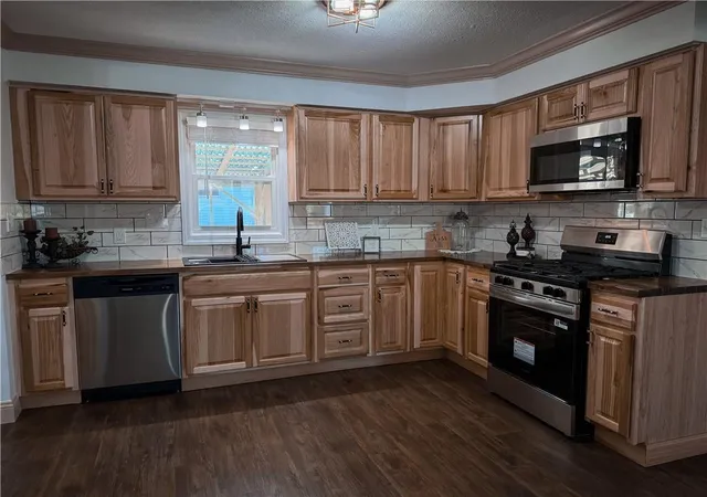 Photo 2 of Single family home for sale at 924 N Elm St, Nevada, MO 64772 | MLS# 2649051 | Listing updated on 2026-10-29