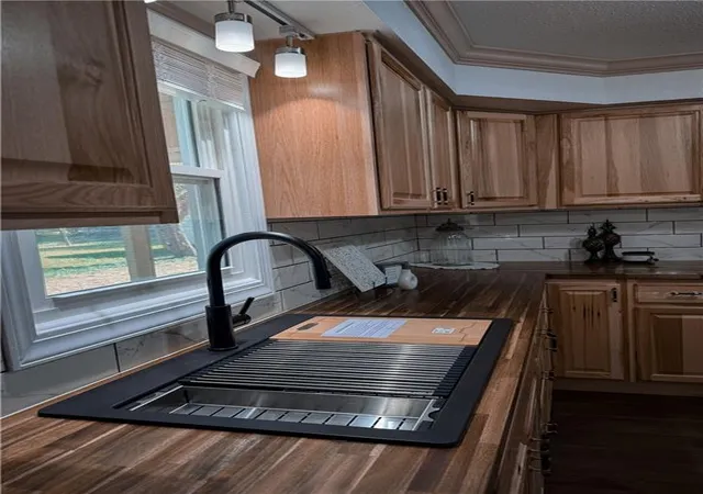 Photo 3 of Single family home for sale at 924 N Elm St, Nevada, MO 64772 | MLS# 2649051 | Listing updated on 2026-10-29