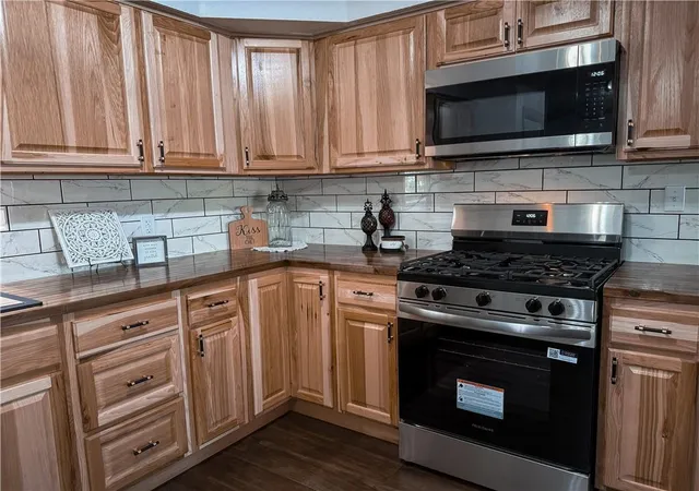 Photo 4 of Single family home for sale at 924 N Elm St, Nevada, MO 64772 | MLS# 2649051 | Listing updated on 2026-10-29