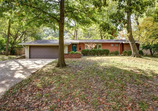 Single family home for sale at 123 W 96th Street, Kansas City, MO 64114 | MLS# 2649055