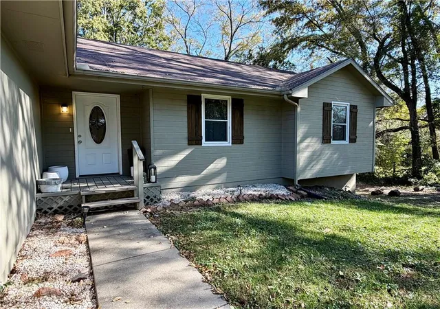 Photo 1 of Single family home for sale at 701 S Whitmer St, Richmond, MO 64085 | MLS# 2649056 | Listing updated on 2026-10-28