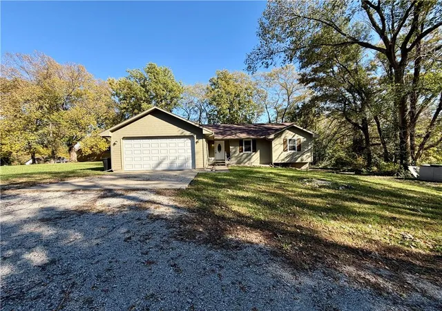 Photo 2 of Single family home for sale at 701 S Whitmer St, Richmond, MO 64085 | MLS# 2649056 | Listing updated on 2026-10-28