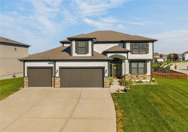 Single family home for sale at 10022 101st Terrace, Kansas City, MO 64157 | MLS# 2649058