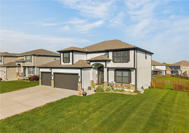 Photo 2 of Single family home for sale at 10022 NE 101st Terrace, Kansas City, MO 64157 | MLS# 2649058 | Listing updated on 2026-10-29
