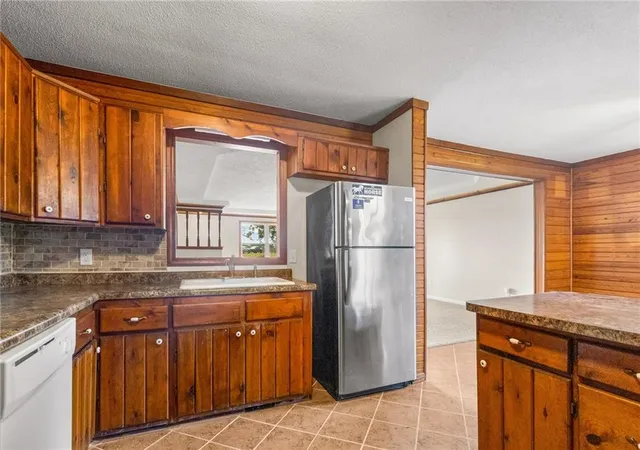 Photo 4 of Single family home for sale at 12420 Ks 152 Hwy, La Cygne, KS 66040 | MLS# 2649068 | Listing updated on 2026-10-28