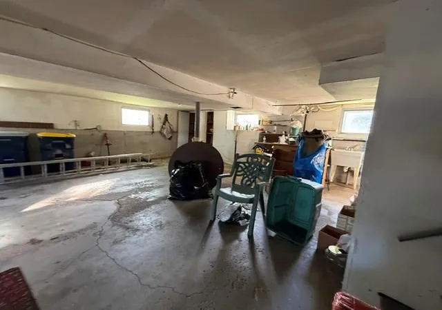 Photo 3 of Single family home for sale at 905 W 93rd Street, Kansas City, MO 64114 | MLS# 2649080 | Listing updated on 2026-10-28