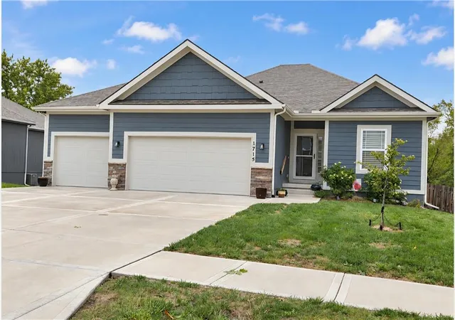 Single family home for sale at 1715 Johnston St, Liberty, MO 64068 | MLS# 2649085