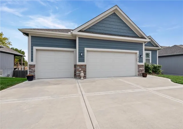 Photo 2 of Single family home for sale at 1715 Johnston St, Liberty, MO 64068 | MLS# 2649085 | Listing updated on 2026-10-30