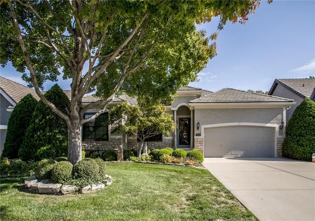 Single family home for sale at 3913 NW Redspire St, Lees Summit, MO 64064 | MLS# 2649089