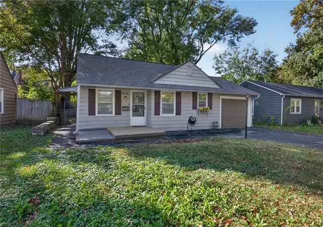 Photo 1 of Single family home for sale at 611 W 85th Street, Kansas City, MO 64114 | MLS# 2649095 | Listing updated on 2026-10-29