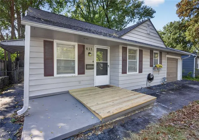 Photo 3 of Single family home for sale at 611 W 85th Street, Kansas City, MO 64114 | MLS# 2649095 | Listing updated on 2026-10-29