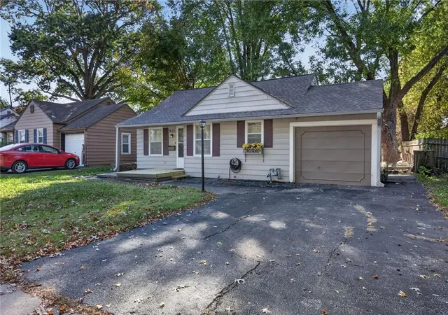 Photo 4 of Single family home for sale at 611 W 85th Street, Kansas City, MO 64114 | MLS# 2649095 | Listing updated on 2026-10-29