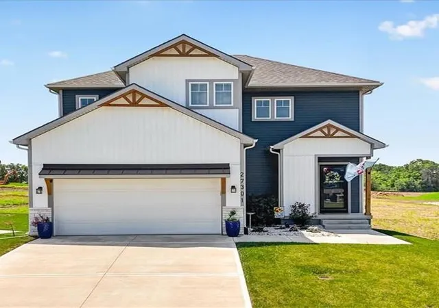 Single family home for sale at 27301 E Cedar Grv Dr, Lees Summit, MO 64086 | MLS# 2649105