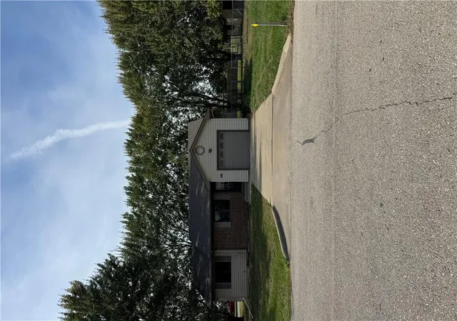 Photo 1 of Single family home for sale at 814 S 15th Street, Burlington, KS 66839 | MLS# 2649113 | Listing updated on 2026-10-29