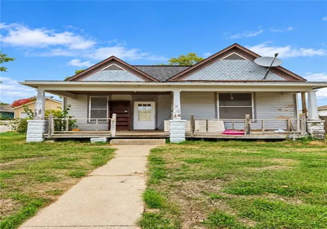 Photo 1 of Single family home for sale at 405 Chestnut St, Savannah, MO 64485 | MLS# 2649126 | Listing updated on 2026-10-28